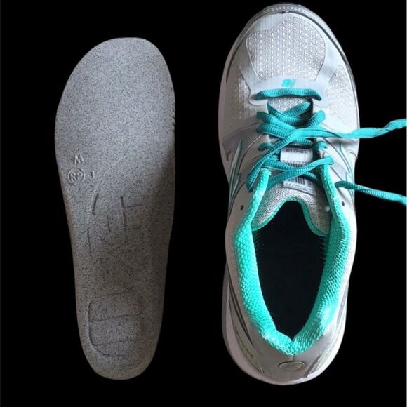 New Balance Womens running shoes AMAZING CONDITION! - Picture 7 of 9